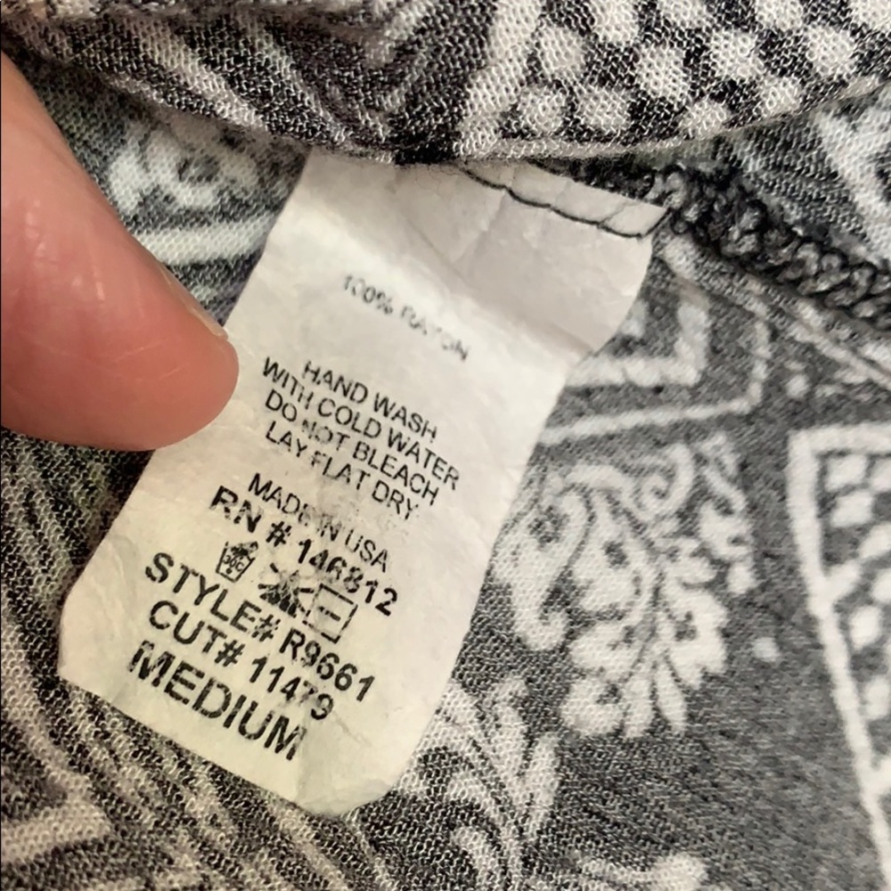 “Acemi” Razorback Top - Picture 3 of 5